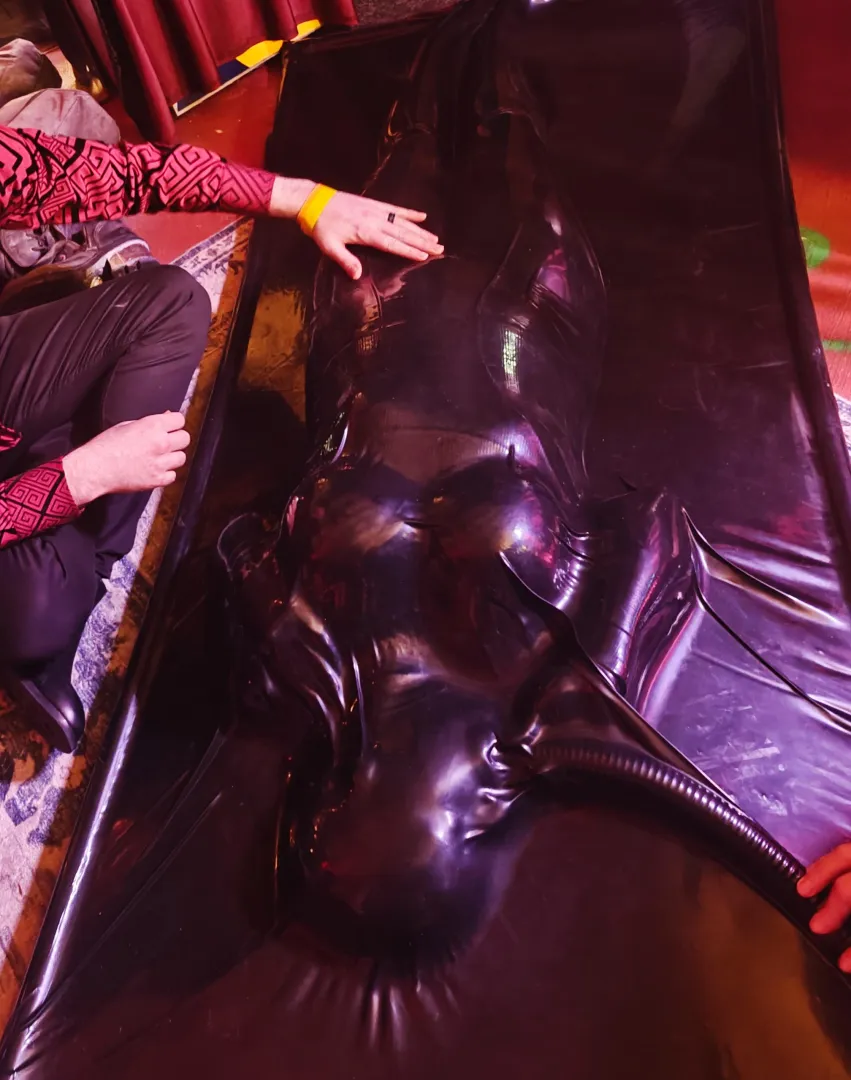 Second time in a vac bed, first time with the head fully encased! posted by Athyriaceae