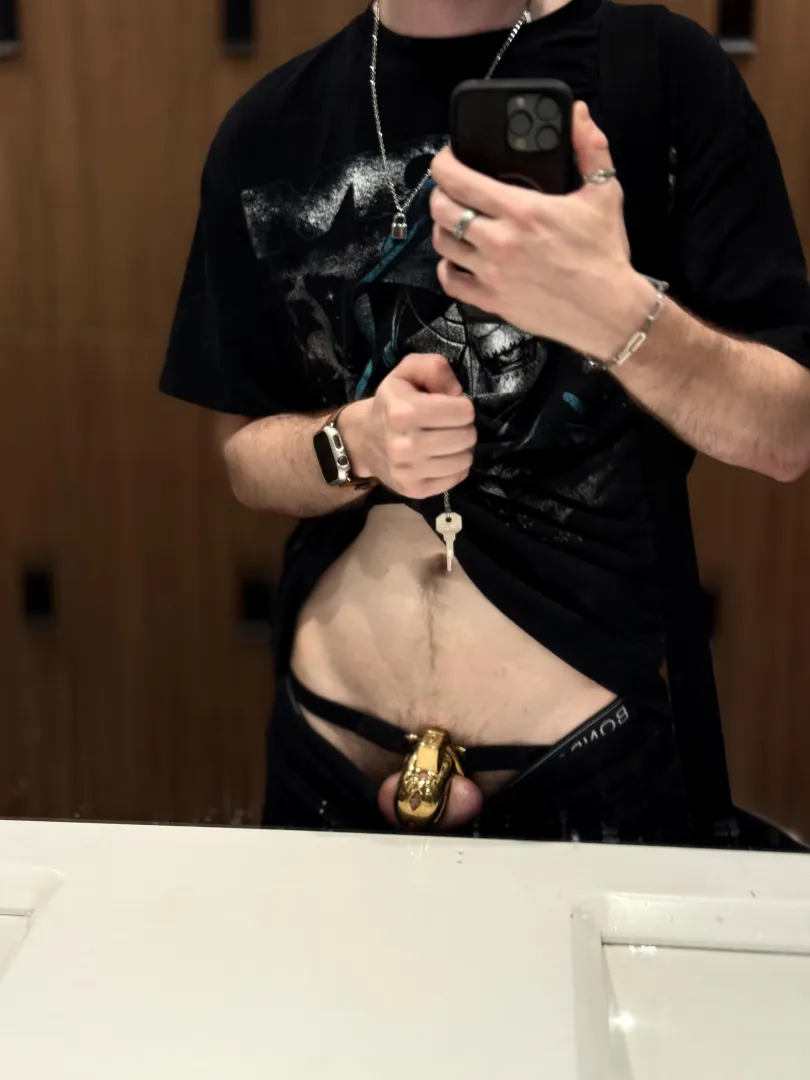 secret locker room pics  posted by PaladinDansexx