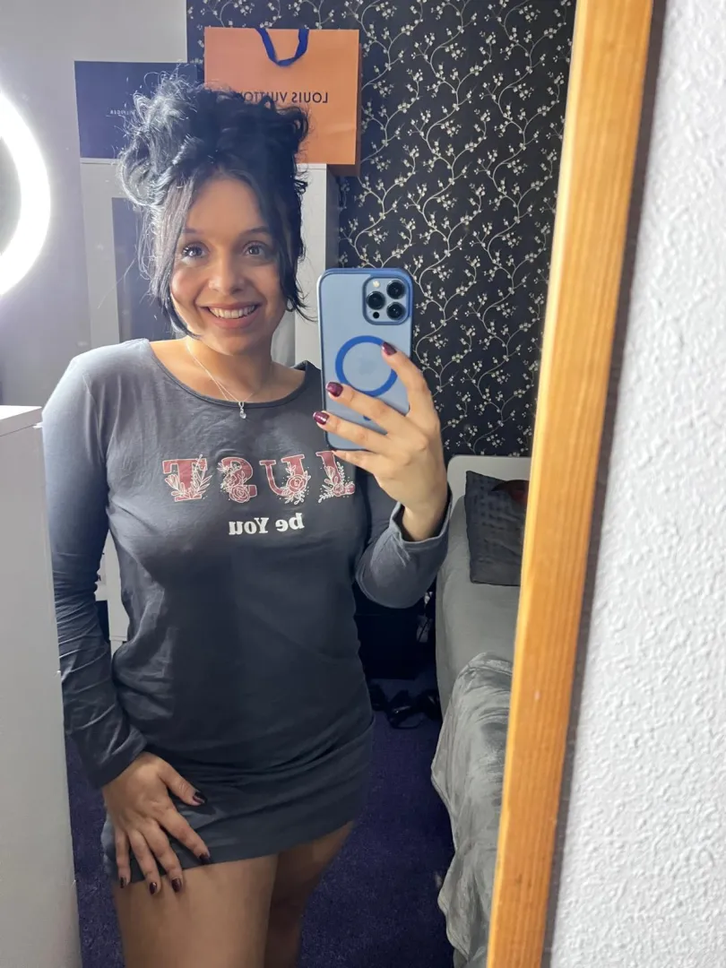 Securing my hairbun to radiate wild charm believing I am the sexiest star in the crowd posted by Galadriel69_