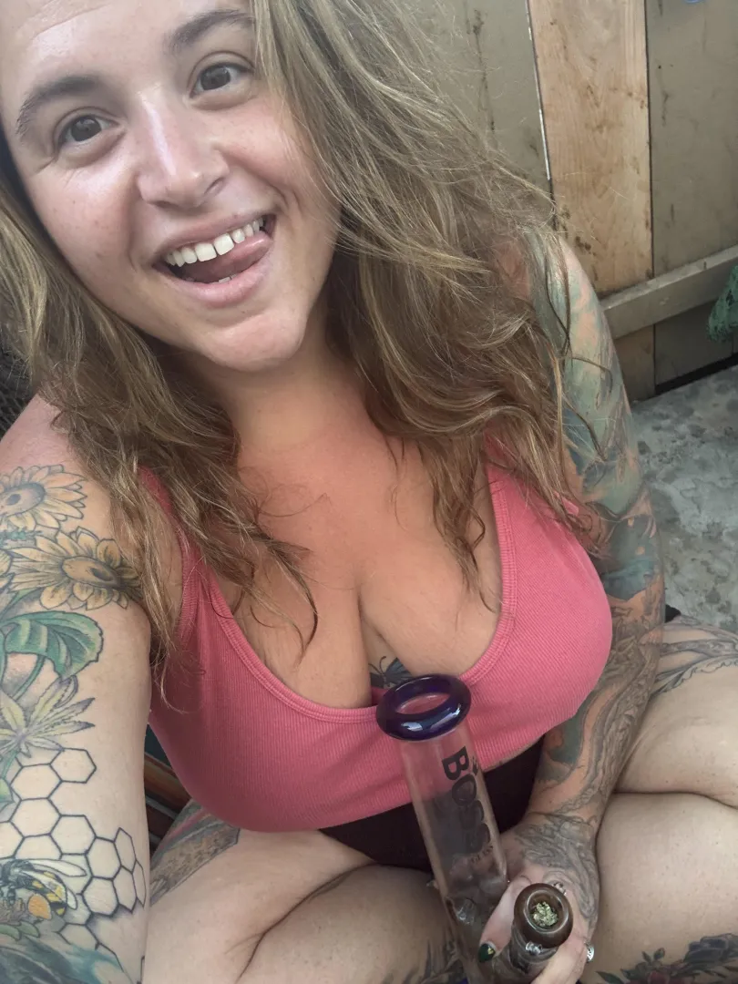 Seductive BBW Stoner Sunday ! posted by handful_heather420
