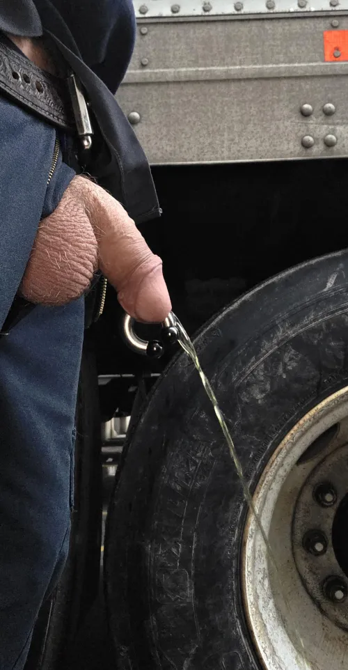 See I piss just fine for those who wondered lol 00g by milflover676