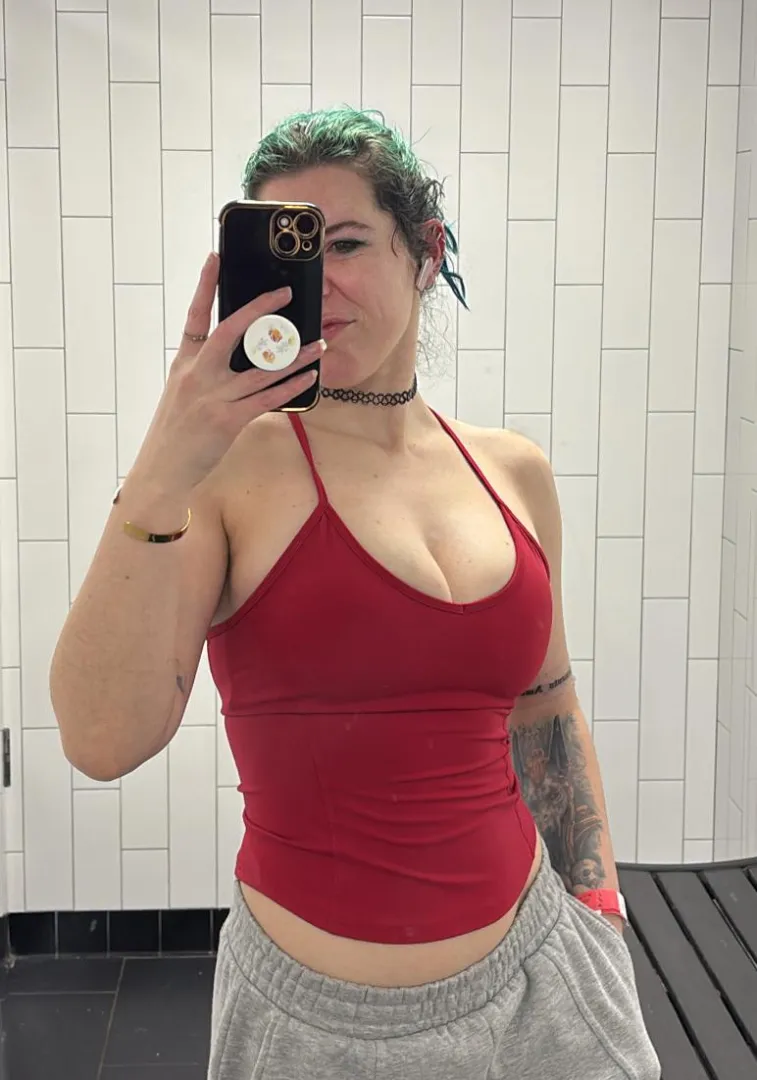 Seeing red posted by sirenskiss3