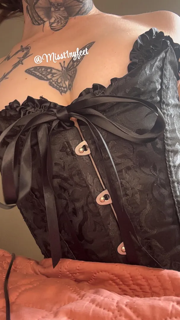 Seeing your goddess in a pretty corset makes you weak doesn’t it? posted by Misst1nyfeet