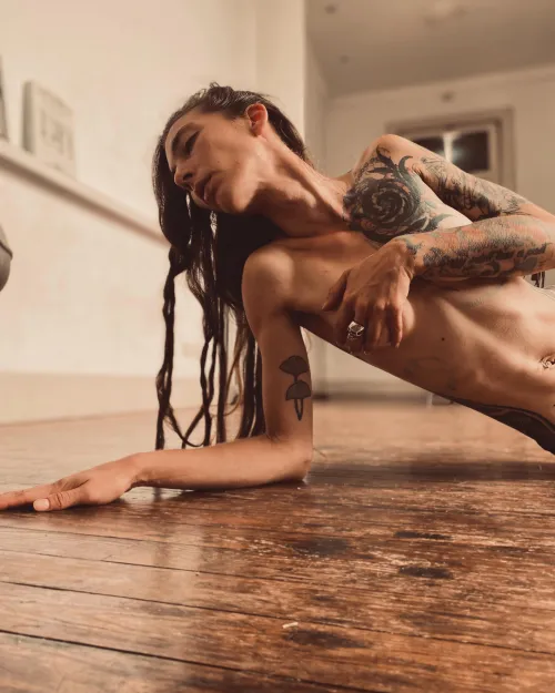 Self portrait, playing with the lines on my body by Whole_Strawberry8171