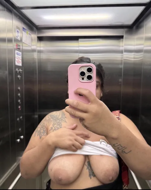 Selfie at work by MainProfessional4994