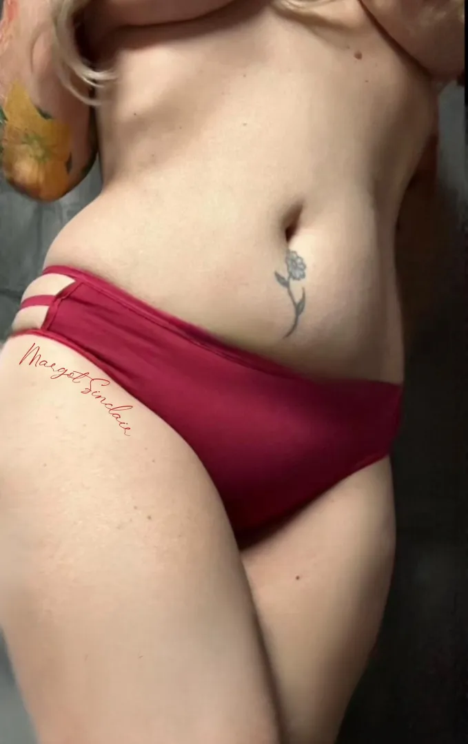 [SELLING] 5 ⭐️ Seller with an intoxicating, unforgettable sweaty scent. Fetish friendly and always open to customer request. Sealed fresh and shipped discreetly. DM me for my drawer. [USA] posted by MargotSinclairXoXo