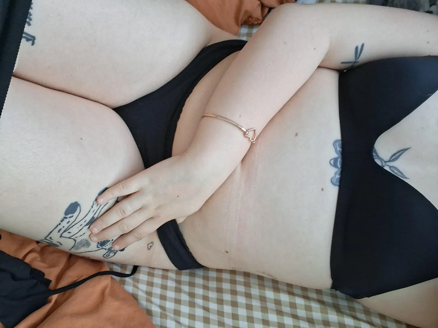 [Selling] are you a fan of strong, feminine scents? My panties are coated in my delicious smell, perfume and sweat from the gym. posted by icedcoffeeandregret