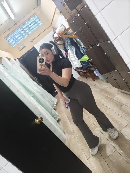 [selling] [domme] just finished training and I'm eager for a ballbusting session tonight. Wanna be the lucky one? by saskiahx