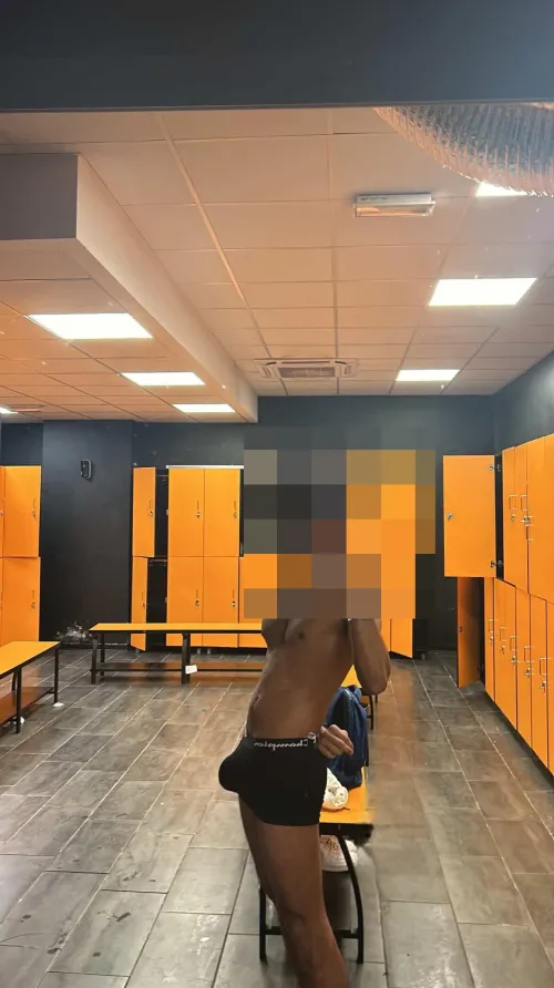 [Selling] [EU + Int’l] [20 yo college kid] who wants to smell a 20y/o sweaty college dick? by hornycollegekid2006