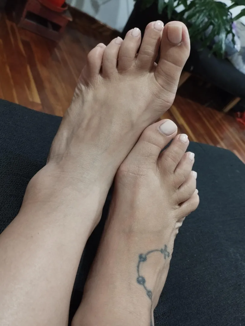 [selling] Fetish friendly Available for cam, sext, custom vid/pic, gfe, premade posted by AdriC1289