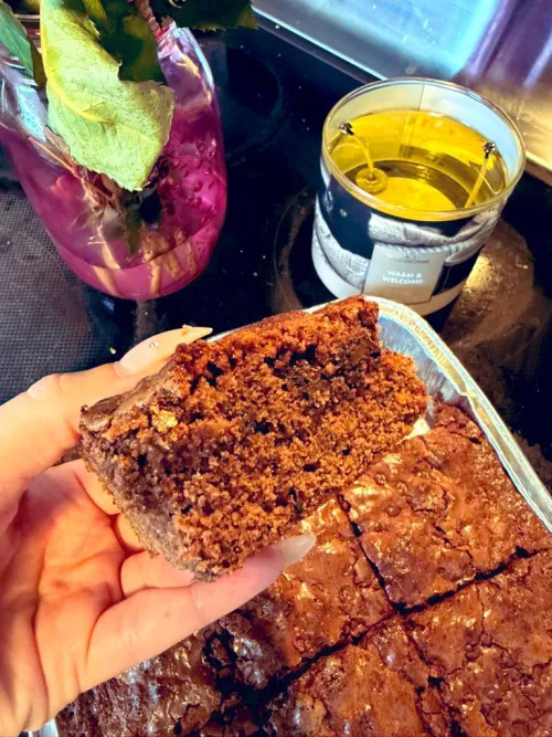 [SELLING] goddesses famous scat brownies .. snatch em up while available by Arabscatgoddess