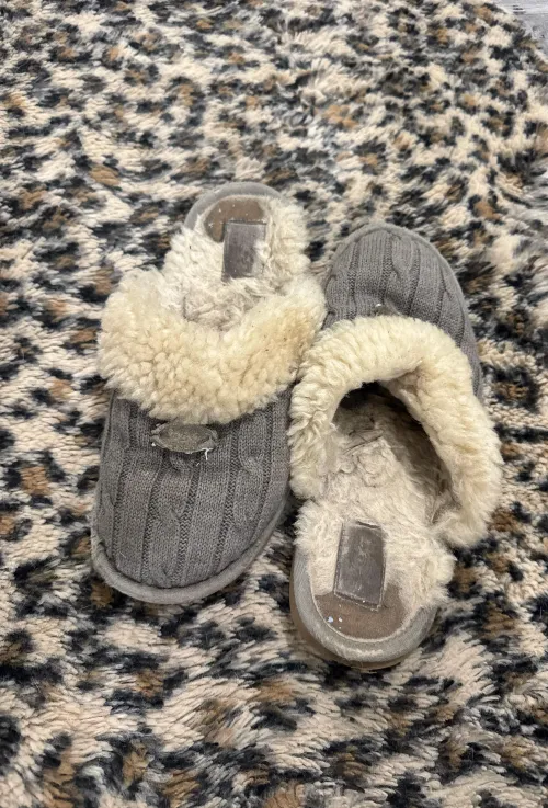 [selling] have had these ugg slippers since 2016 i cannot get the stink out of them so it’s finally time to part with them. they haven’t flattened and are still super wearable, but so stinky i can’t anymore  ~size 9 w by Redhairedgoddess-
