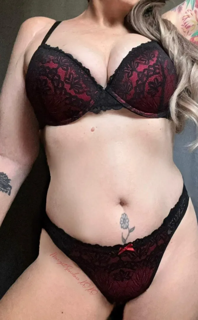 [SELLING] Just added some sexy sweaty items. DM me to check them out [USA] posted by MargotSinclairXoXo