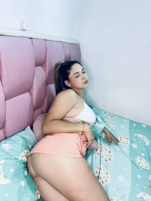 [selling] [sext] A high-end distraction for your Thursday.  Premium Sexting and immersive GFE available right now. [GFE] [PIC] by XAri-LeviX