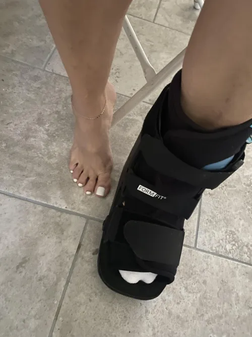 [selling] under construction. . Still doing GFE , panties and videos,pictures premade and custom  by -Toxica-