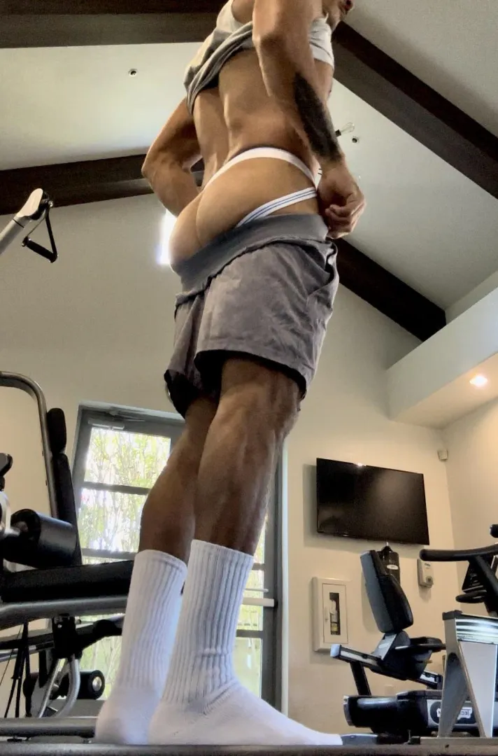 [Selling][US] Heavily worn from back-to-back use daily wear and gym. DMs open for serious inquiries. posted by jluis2024