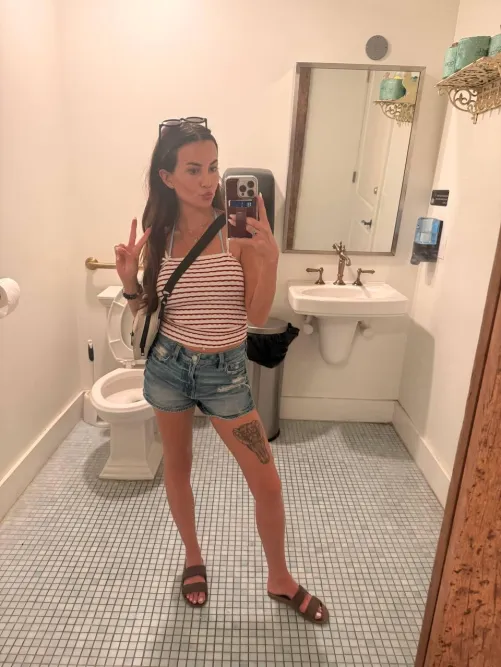 Sending 5 nudes to every guy that upvte, (instantly) just say 'yes. by cutiebunnymoore