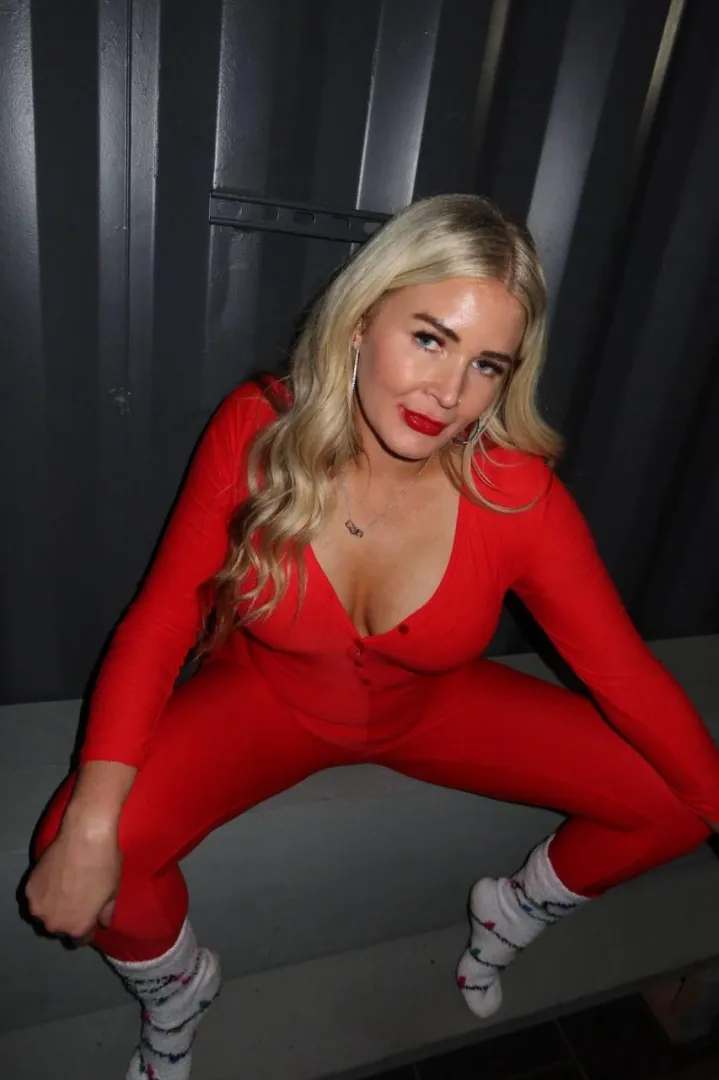 Sending a nudes to every guy that upvte, (instantly) just say 'yes posted by PrettyLucyxo