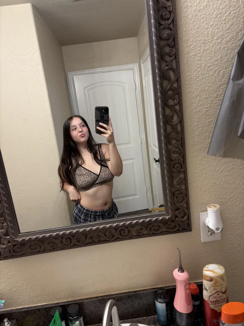 Sending my crazy photos to every guy who upvotes just say yes (actually send) posted by cassieonlyxo