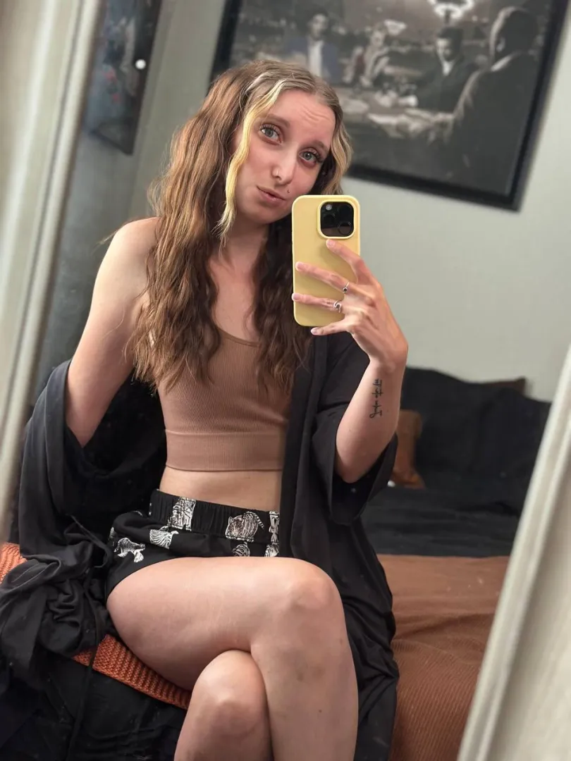 Sending my nudes to the first 100 people who say yes posted by briaronlyxo