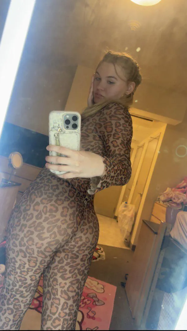 Sending nudes to every guy that upvte, (instantly) just say yep posted by britneybelmont