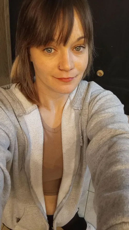 Sending nudes to every man that upvtes, (instantly) just say HI by MissTaylorLaurenxo