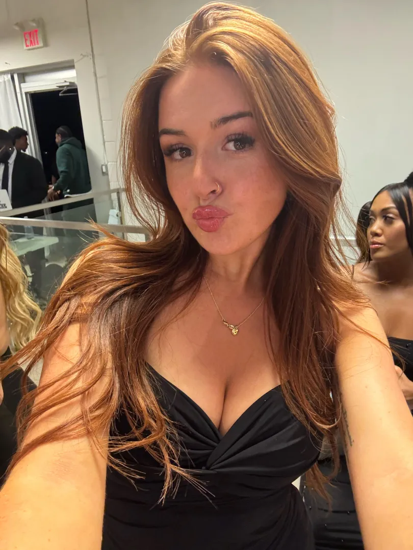 Sending your cock the biggest kiss! posted by lilfoxybaby