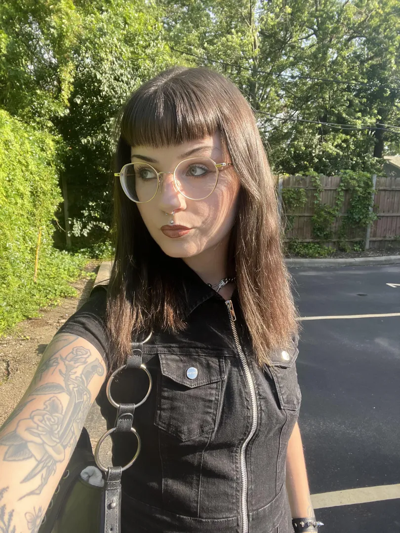 serve me right or get lost  a perfect goddess like me deserves all the attention & money  posted by strawberryxgirl0