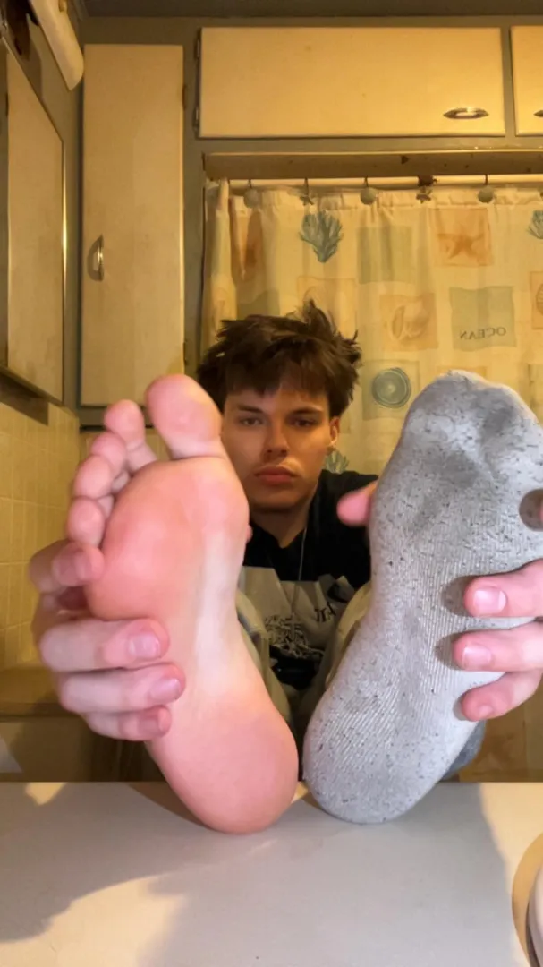 Serve these 19yr Alpha feet posted by master__thizzy