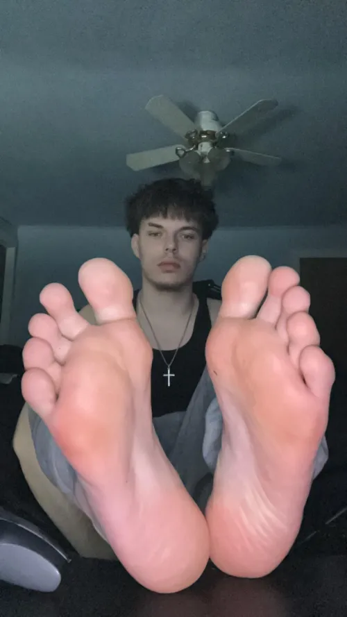 Serve your 19yr Alpha feet by master__thizzy