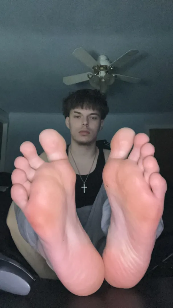 Serve your 19yr Alpha feet posted by master__thizzy