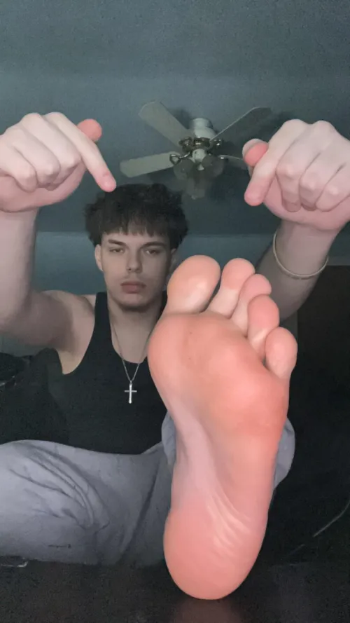 Serve your 19yr Alpha feet by master__thizzy