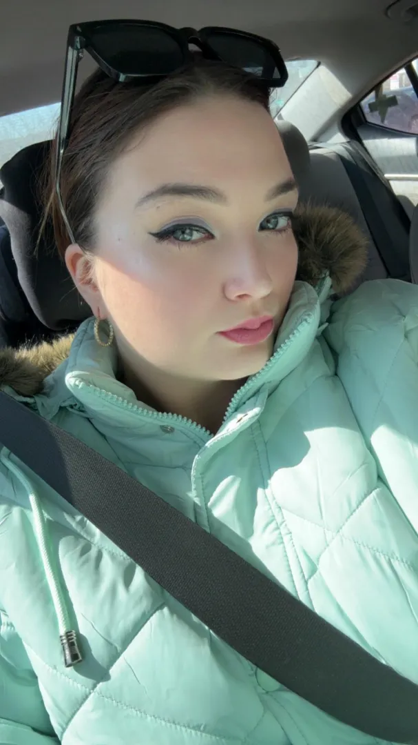 Serving me is doing yourself a favor posted by MynxieMynx