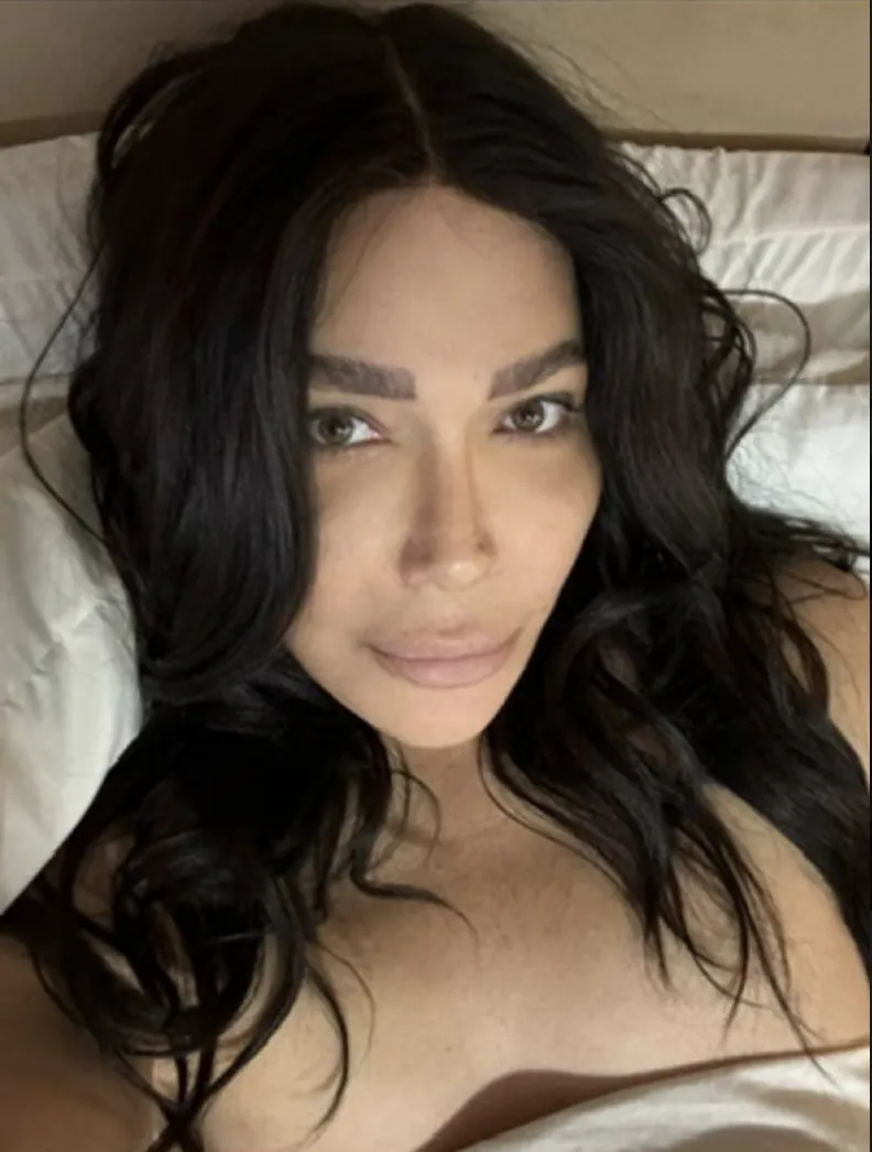 serving you looks and naughtiness posted by annatransxo