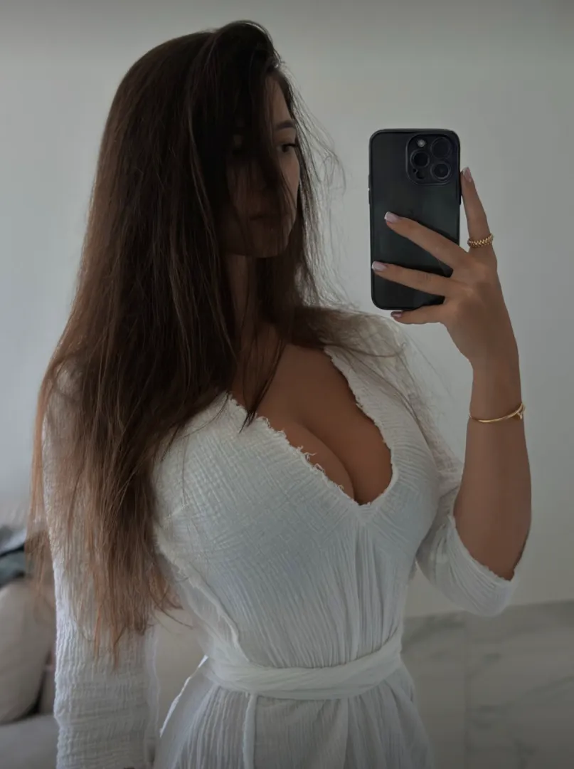 Sexy babe posted by Duke_Strato5phere