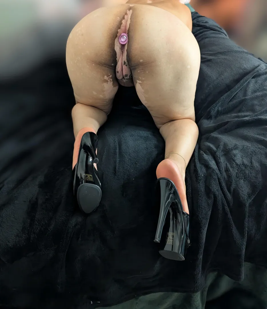 Sexy colors to share  posted by hotappy-wife