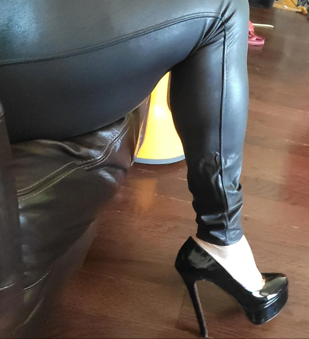 Sexy in black, are you taking me out? posted by Cumin-on-Kandy