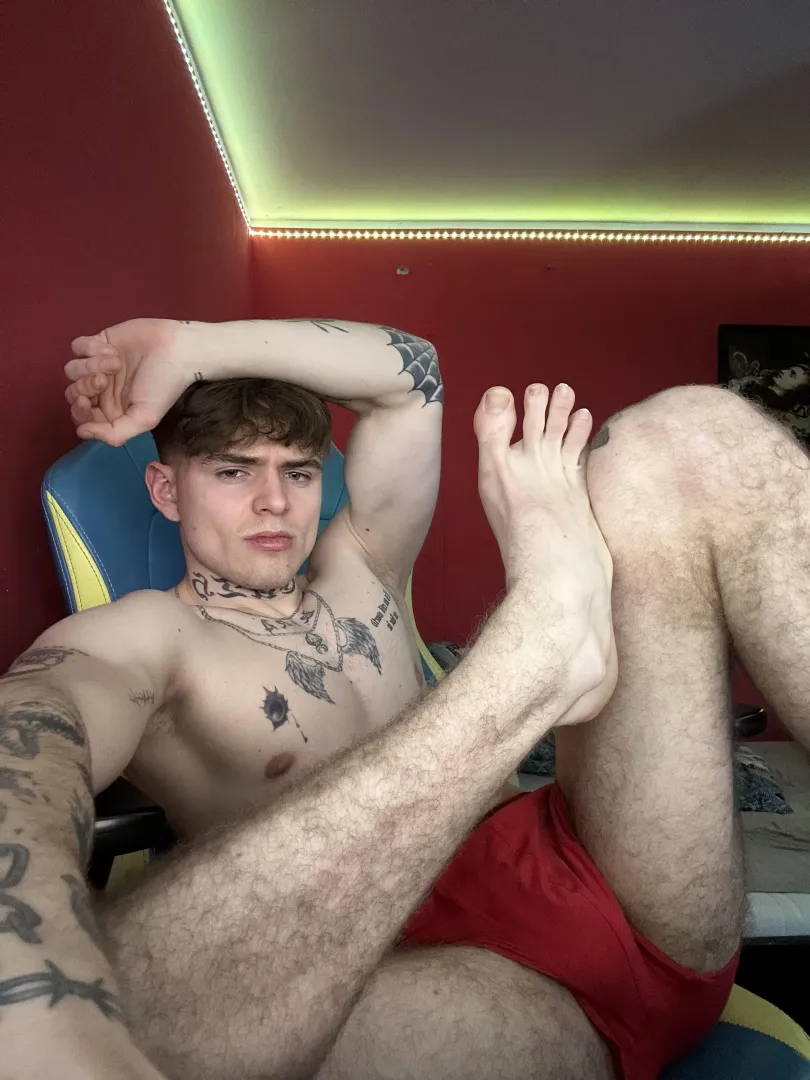 sexy right posted by raezify