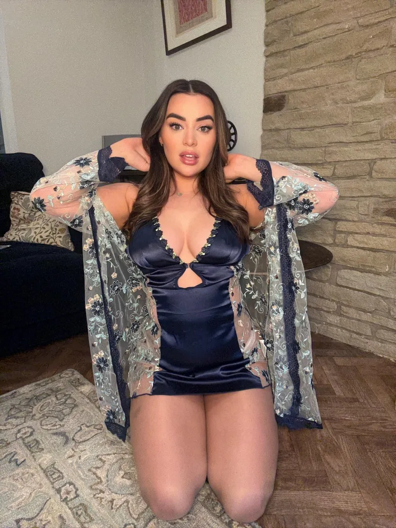 Sexy with no bra posted by NylonSasha