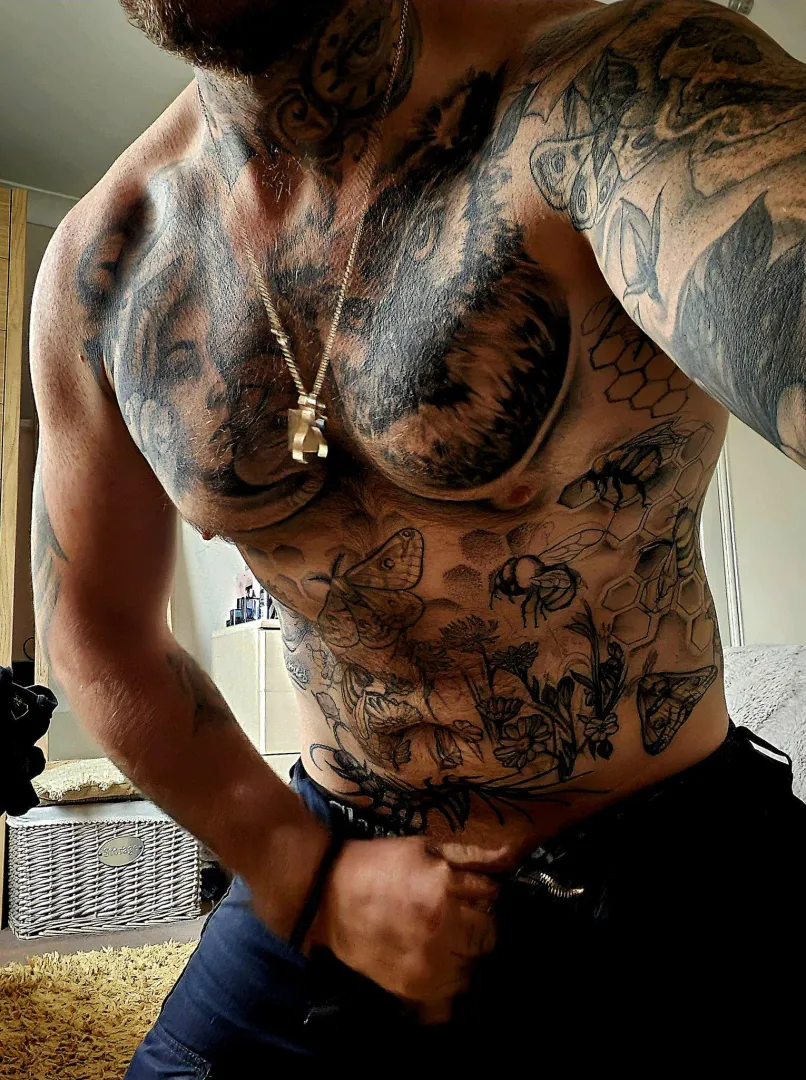 Shall we get down and dirty after work ? posted by theguynextdoorr33