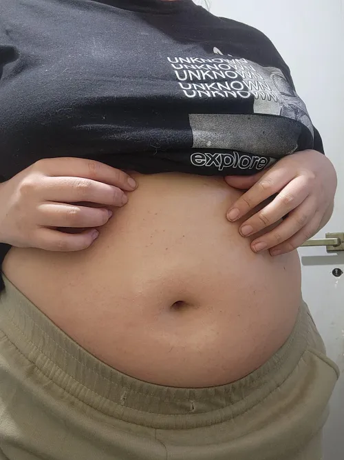 Sharing my Deep bellybutton by abigaillatinaa