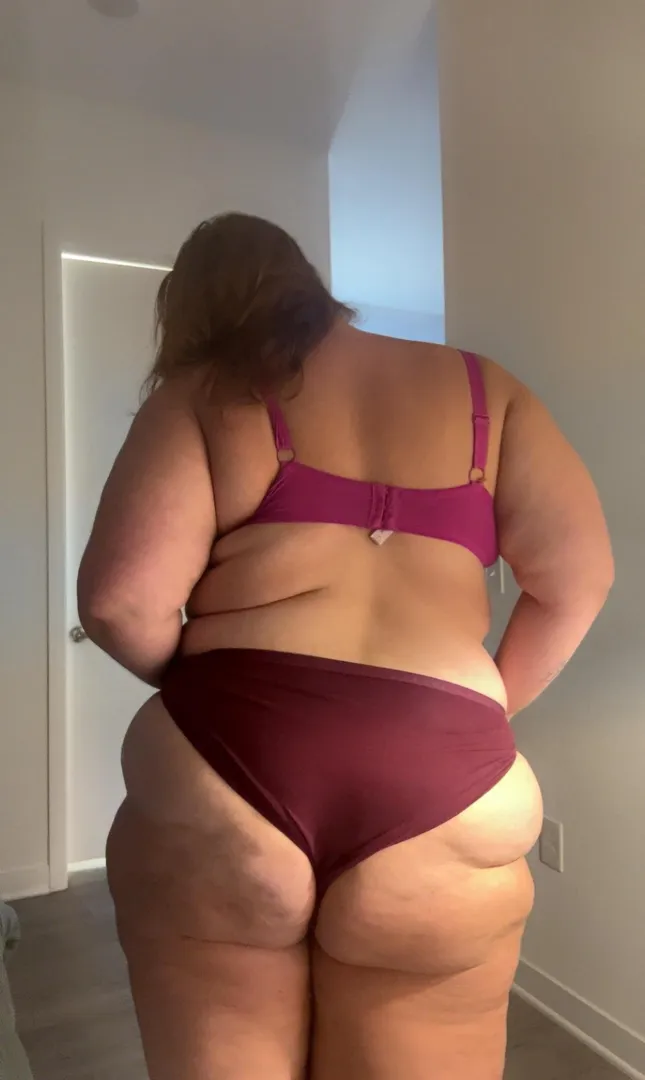 She brings men to their knees with their hands and mouths open posted by mmunch333