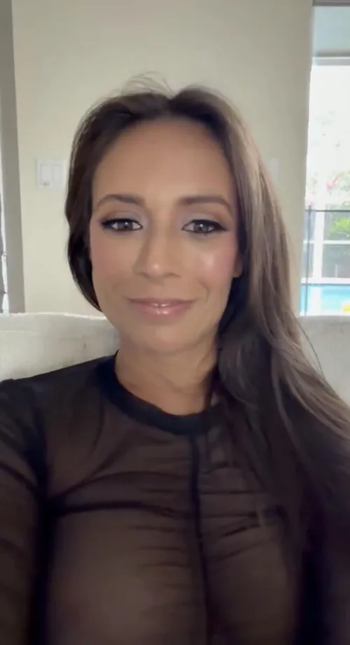 She is Back on Twitter! by DM_ME_NICE_TITS