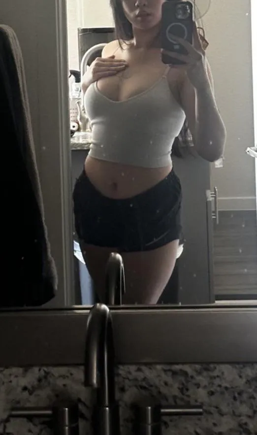 She is built for erotic fantasy, hot wife material posted by Hydrogen-02