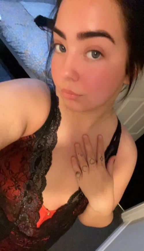 She wants to be shown off hmu by Mysterious_Hall_8751
