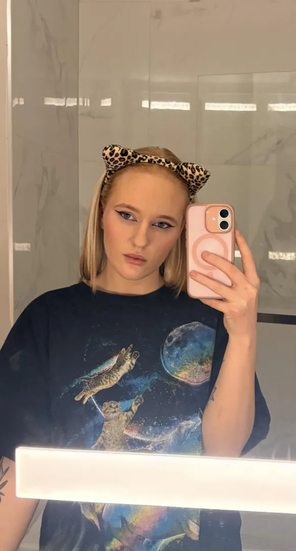 she’s a cool cat ‍⬛ posted by babyyyyy0413