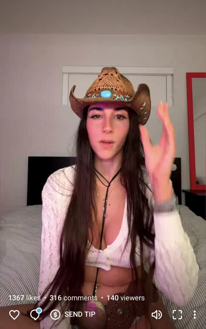 She’s live now she’s worth it posted by DrStrange1440