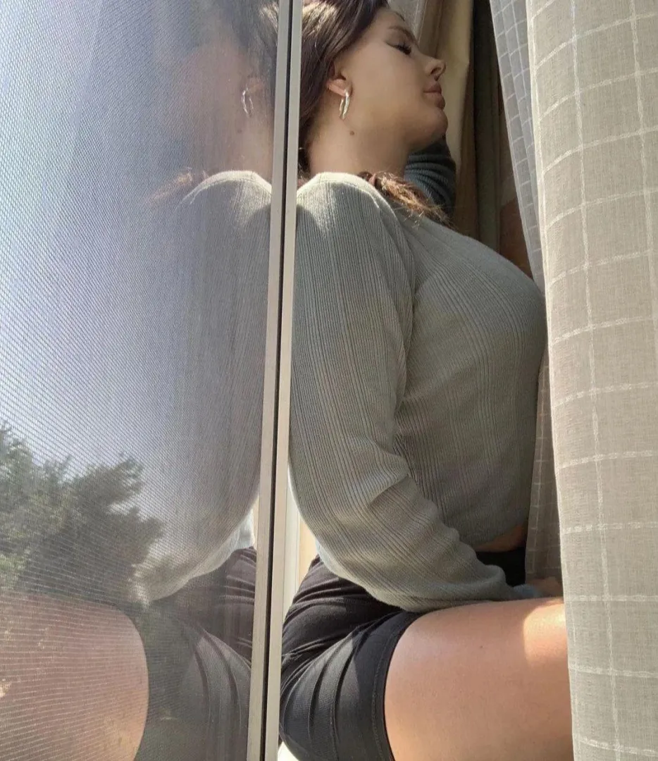 She's so hot posted by Disastrous_Scale9045