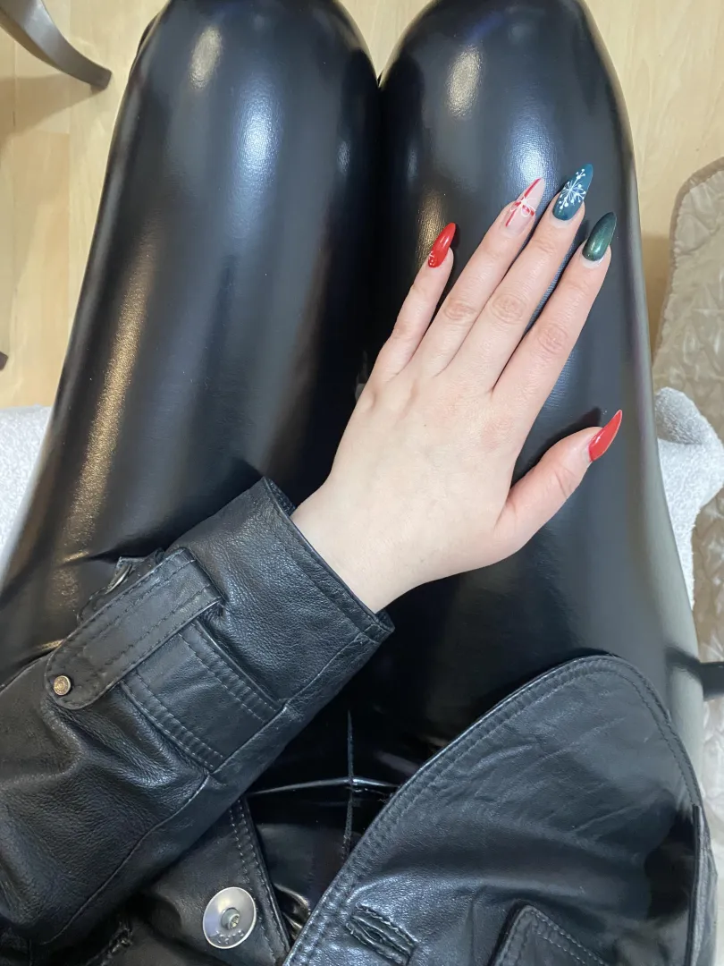 Shiny leggings posted by DeliciousExtent3358