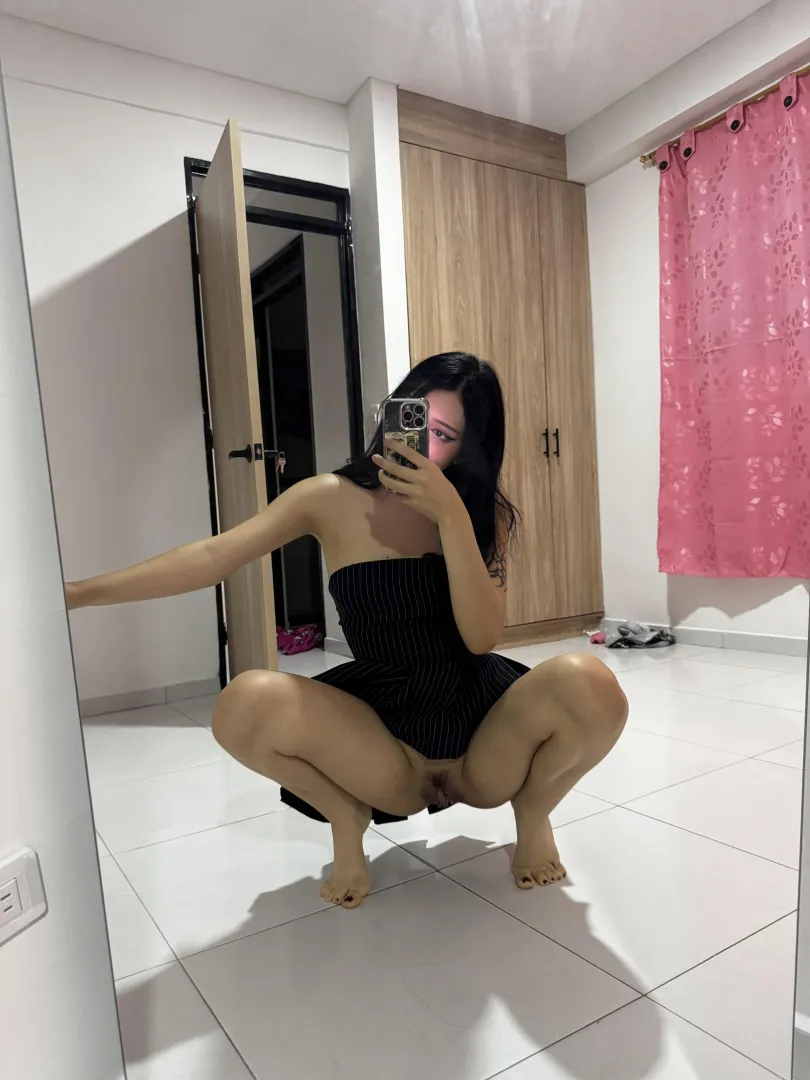 Short dress, empty underneath posted by MoonnFllower